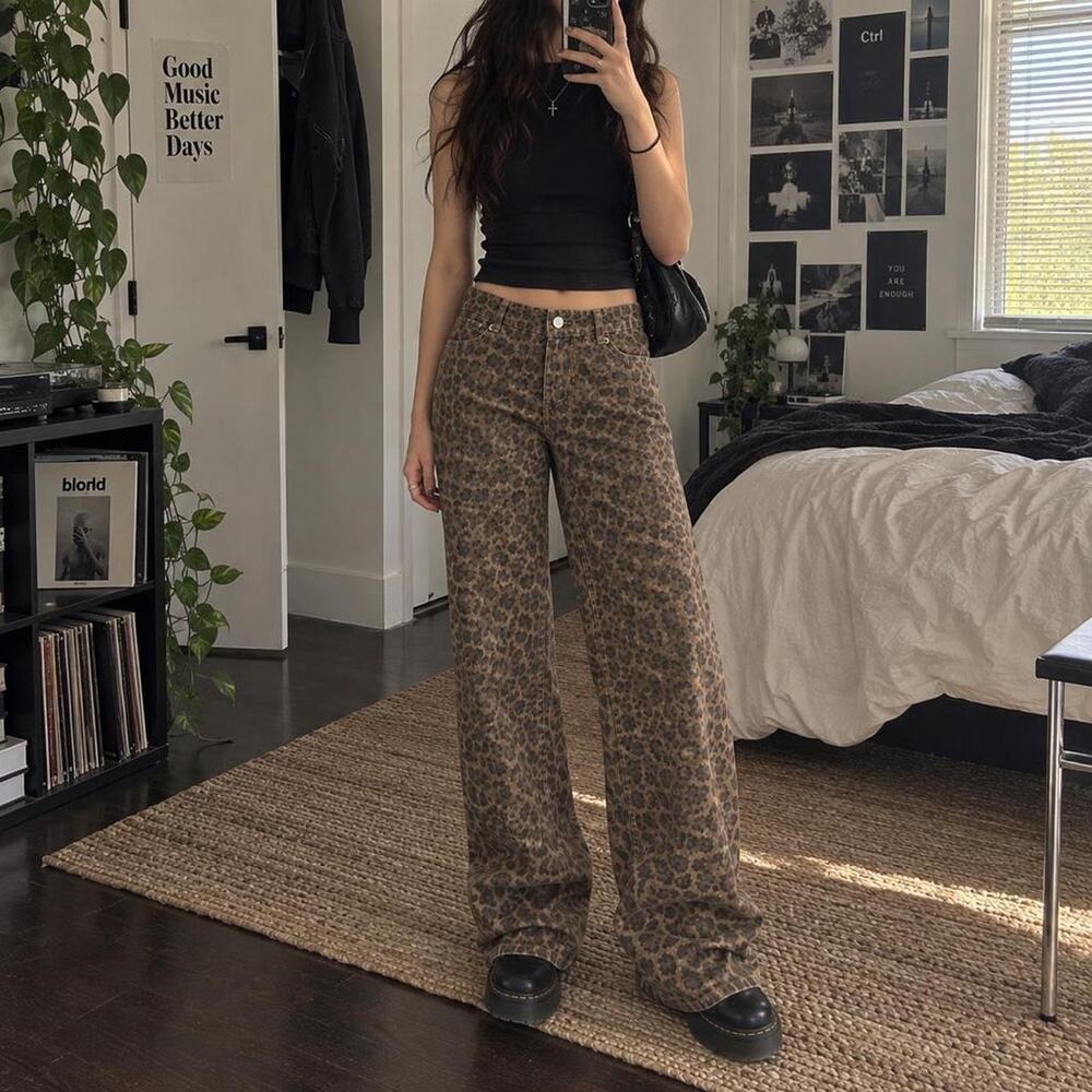 Altar’d State Leopard Print High Rise Wide Leg Jeans XS 32”